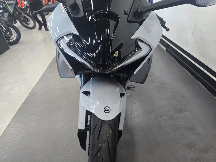 2025 CFMOTO 2025 CF Moto 675CC 675 SR-R ABS Aerolite Grey