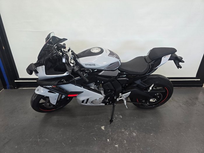2025 CFMOTO 2025 CF Moto 675CC 675 SR-R ABS Aerolite Grey