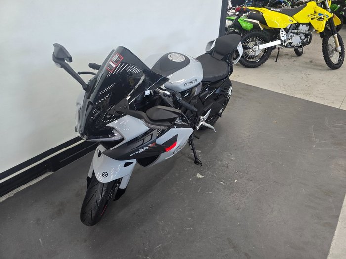 2025 CFMOTO 2025 CF Moto 675CC 675 SR-R ABS Aerolite Grey