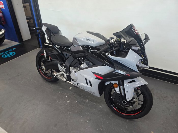 2025 CFMOTO 2025 CF Moto 675CC 675 SR-R ABS Aerolite Grey