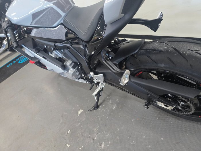 2025 CFMOTO 2025 CF Moto 675CC 675 SR-R ABS Aerolite Grey