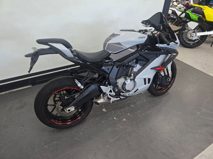 2025 CFMOTO 2025 CF Moto 675CC 675 SR-R ABS Aerolite Grey