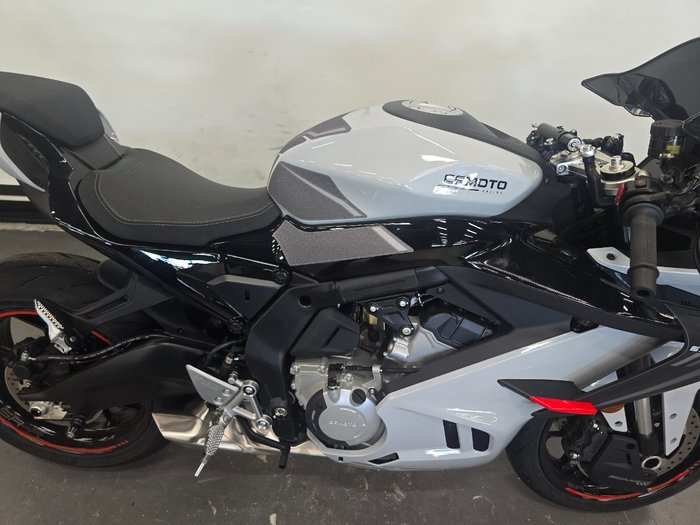 2025 CFMOTO 2025 CF Moto 675CC 675 SR-R ABS Aerolite Grey