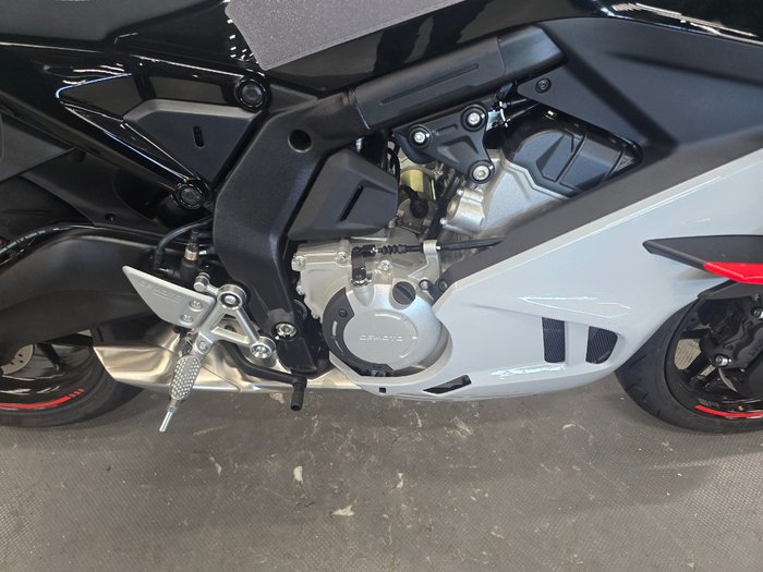 2025 CFMOTO 2025 CF Moto 675CC 675 SR-R ABS Aerolite Grey