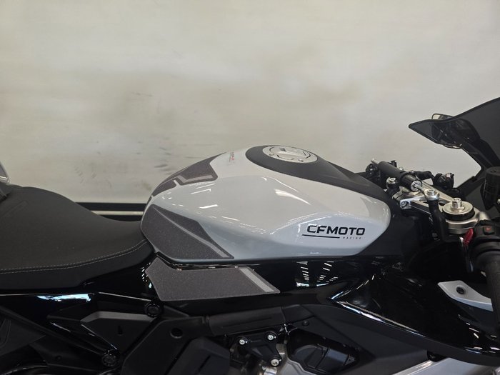 2025 CFMOTO 2025 CF Moto 675CC 675 SR-R ABS Aerolite Grey
