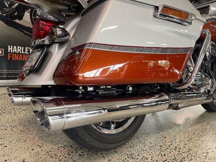 2014 Harley-Davidson CVO Ultra Limited (FLHTKSE) CVO Silver