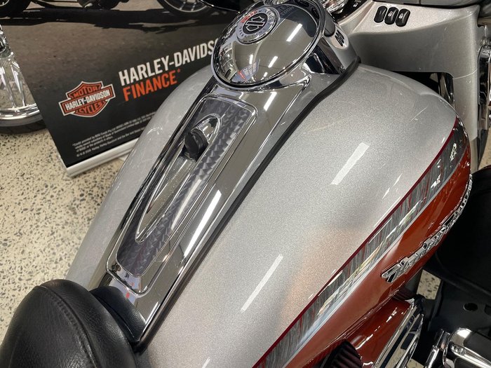 2014 Harley-Davidson CVO Ultra Limited (FLHTKSE)