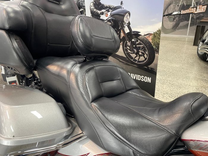 2014 Harley-Davidson CVO Ultra Limited (FLHTKSE) CVO Silver