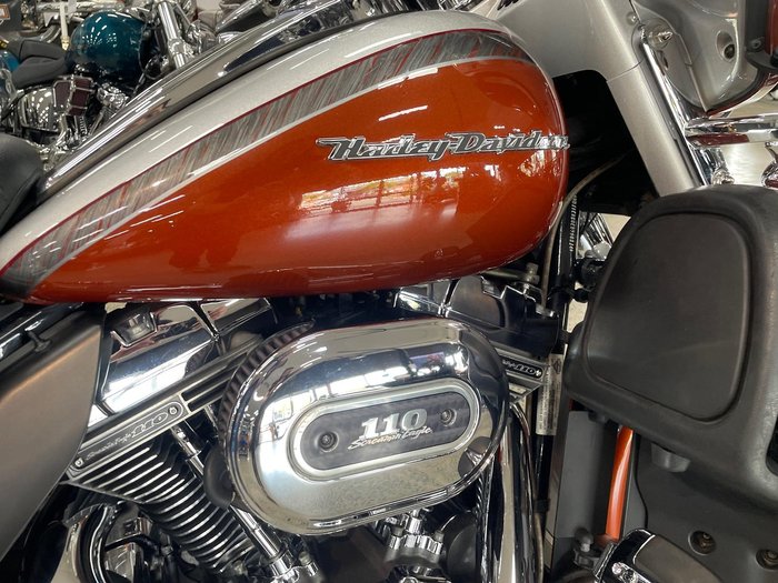 2014 Harley-Davidson CVO Ultra Limited (FLHTKSE) CVO Silver