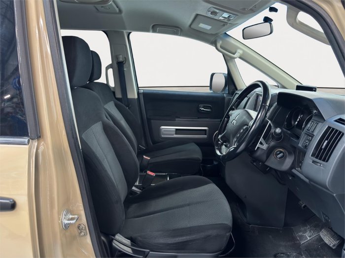 2007 Mitsubishi Delica G Navi Package 4WD