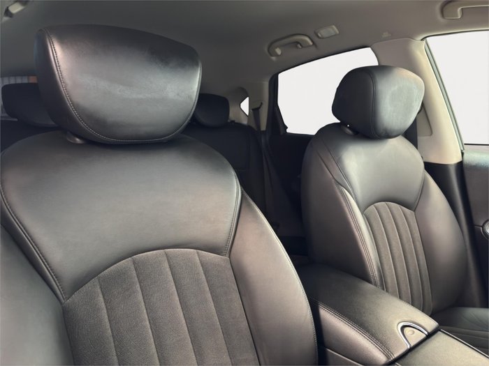 2009 Nissan Skyline Crossover 370GT