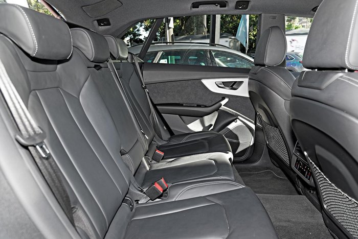 2024 Audi Q8 50 TDI S line