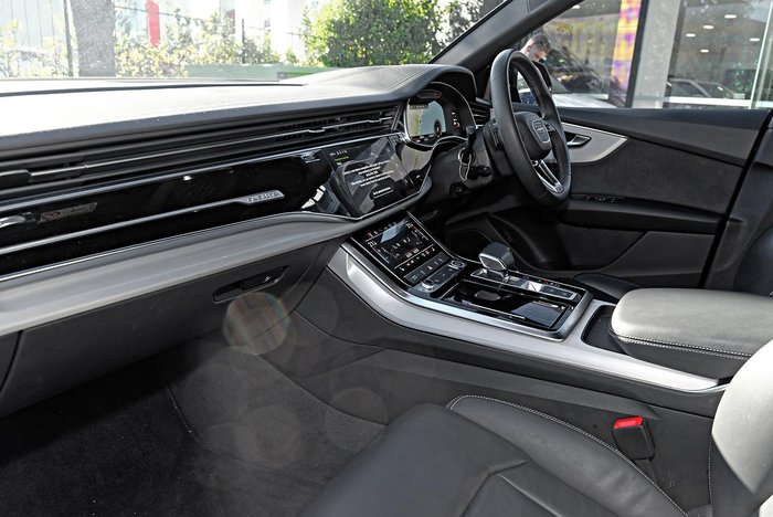 2024 Audi Q8 50 TDI S line