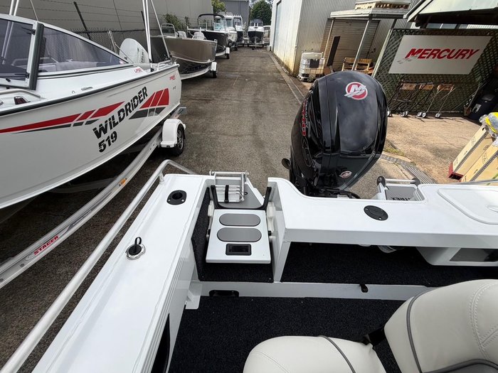 2026 QUINTREX 520 Top Ender