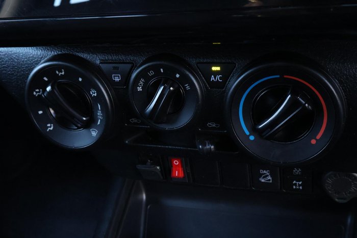 2022 Toyota Hilux SR
