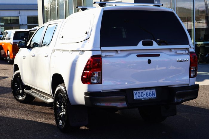 2022 Toyota Hilux SR