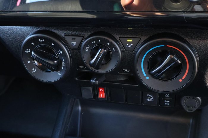 2022 Toyota Hilux SR