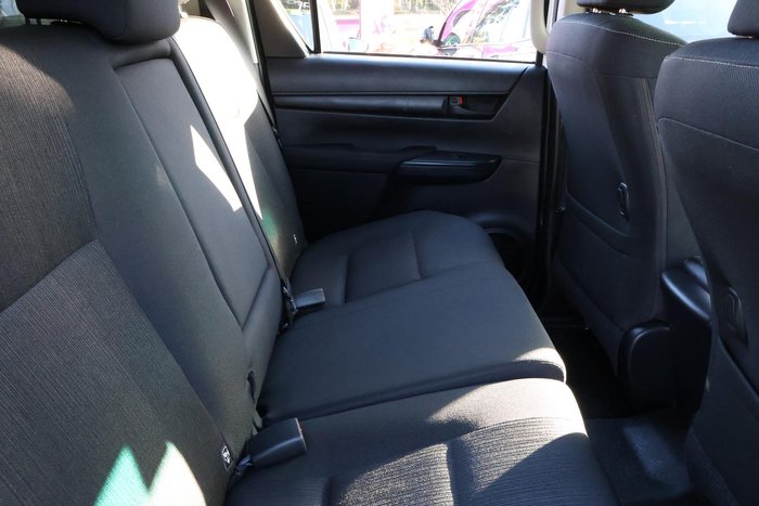 2022 Toyota Hilux SR