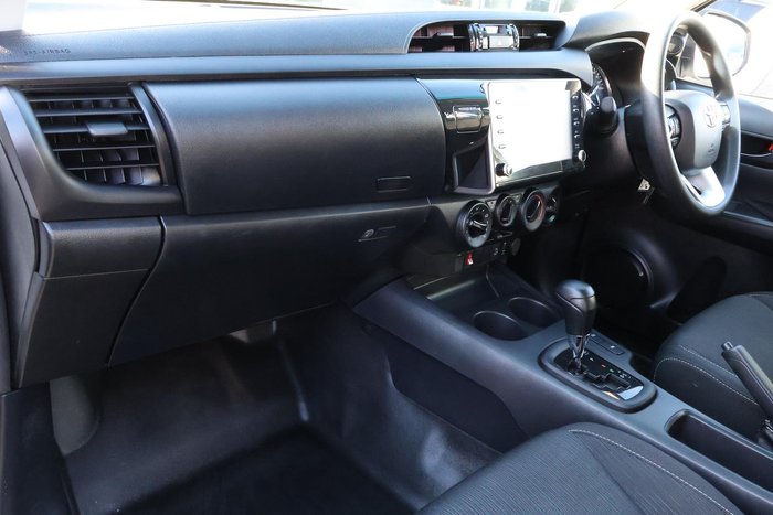 2022 Toyota Hilux SR