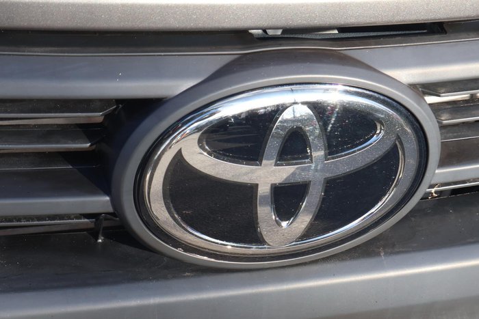 2022 Toyota Hilux SR