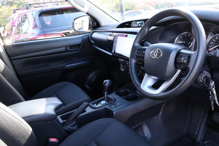 2022 Toyota Hilux SR