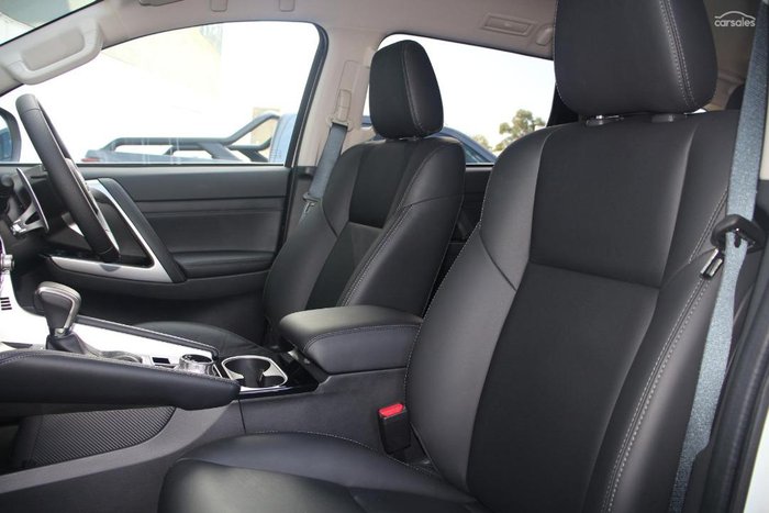2025 Mitsubishi Pajero Sport GLS