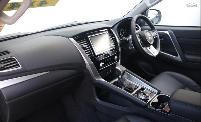 2025 Mitsubishi Pajero Sport GLS