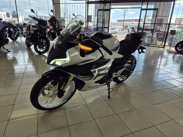 2026 CFMOTO 450SR ABS SR White