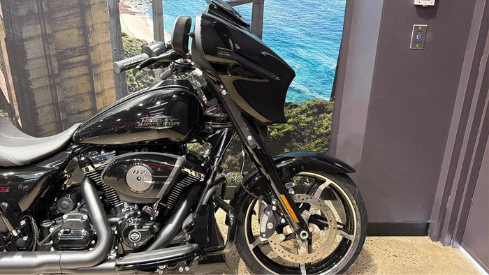 2026 Harley-Davidson Street Glide 117 (FLHX)