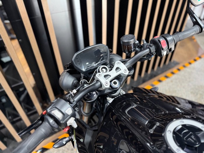 2025 Triumph STREET TRIPLE RS Phantom Black