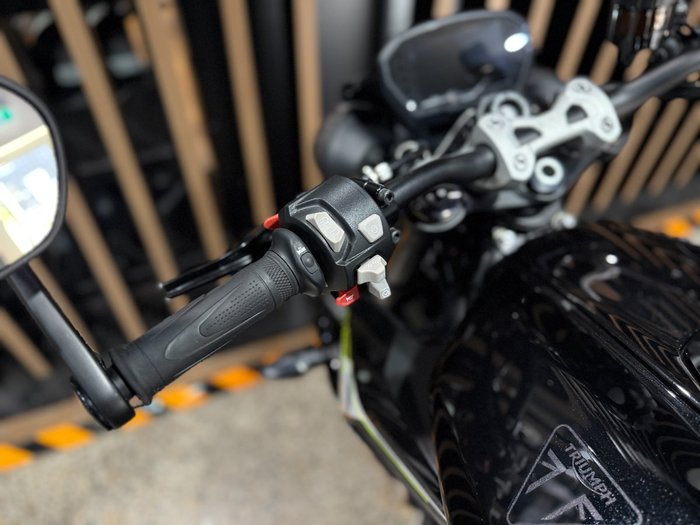 2025 Triumph STREET TRIPLE RS Phantom Black
