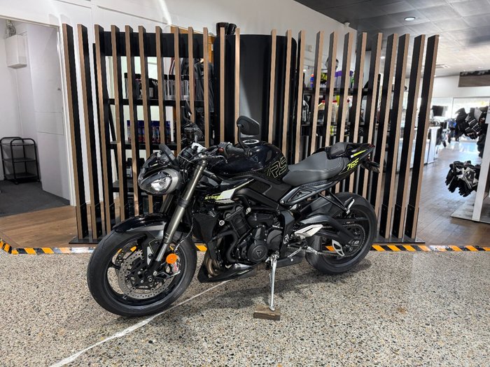 2025 Triumph STREET TRIPLE RS Phantom Black