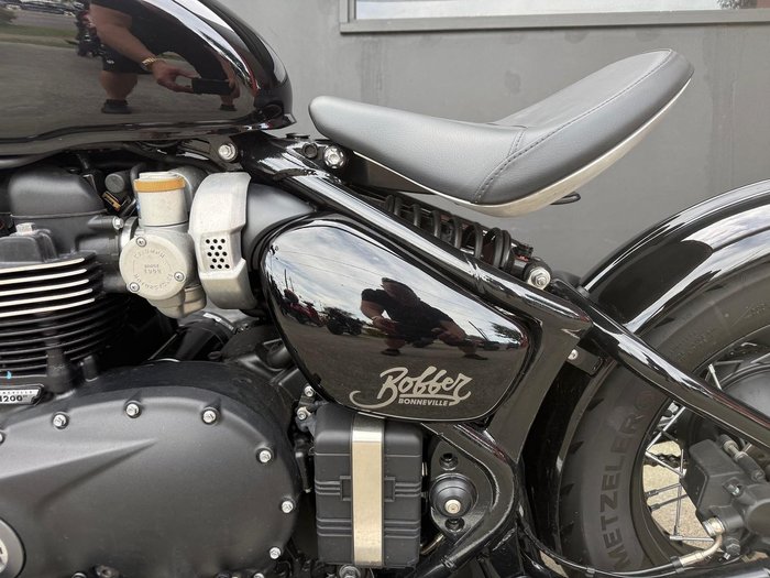 2025 Triumph Bonneville Bobber Bobber Black