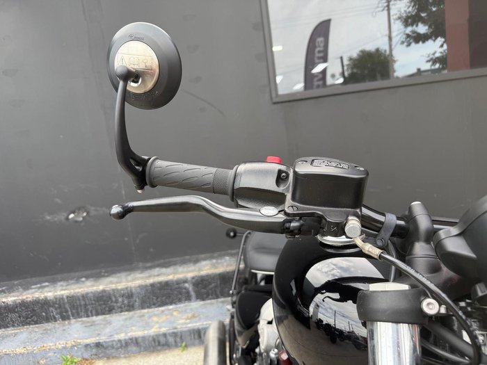 2025 Triumph Bonneville Bobber Bobber Black