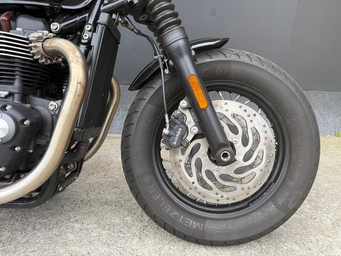 2025 Triumph Bonneville Bobber Bobber Black