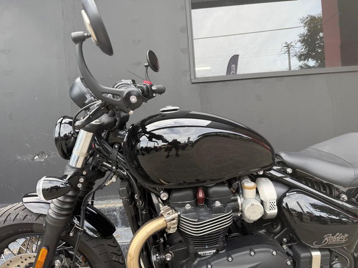 2025 Triumph Bonneville Bobber Bobber Black