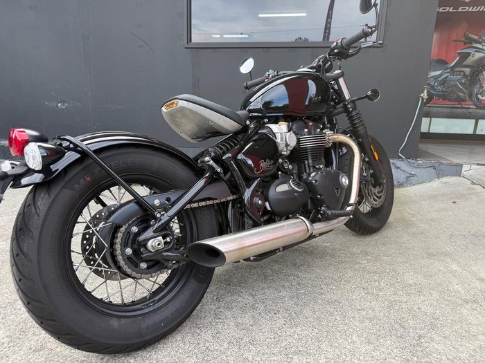 2025 Triumph Bonneville Bobber Bobber Black