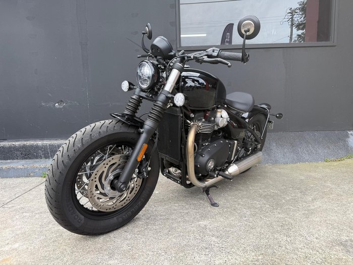 2025 Triumph Bonneville Bobber Bobber Black