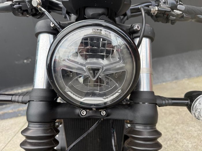 2025 Triumph Bonneville Bobber Bobber Black