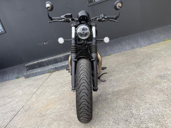 2025 Triumph Bonneville Bobber Bobber Black