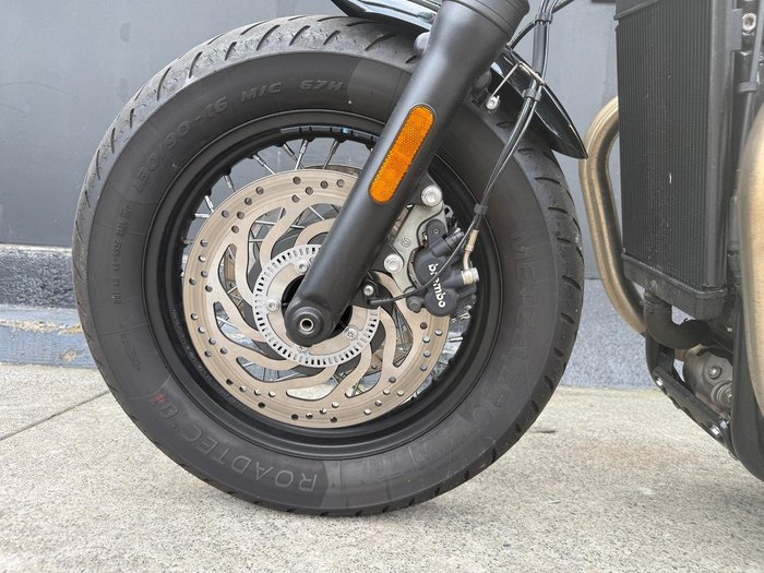 2025 Triumph Bonneville Bobber Bobber Black