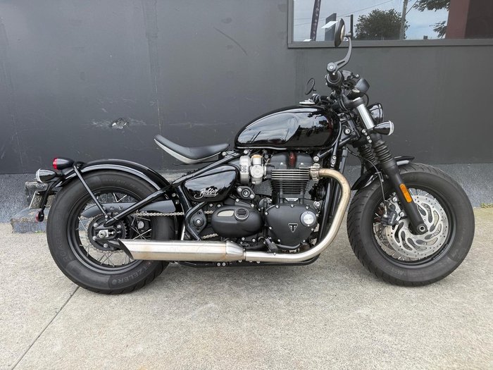 2025 Triumph Bonneville Bobber Bobber Black