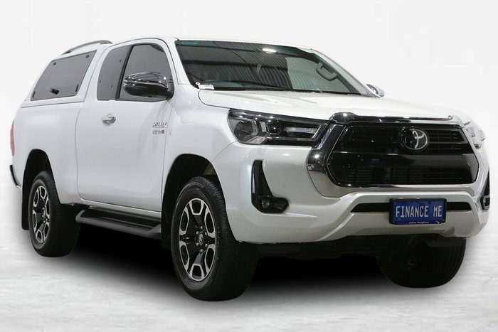 2023 Toyota Hilux SR5