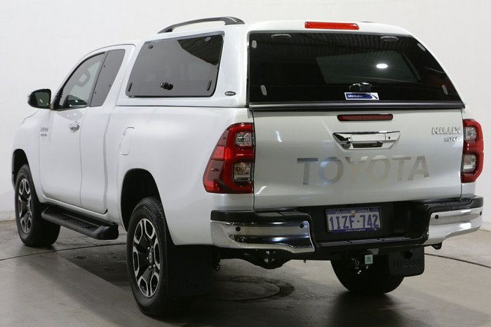 2023 Toyota Hilux SR5