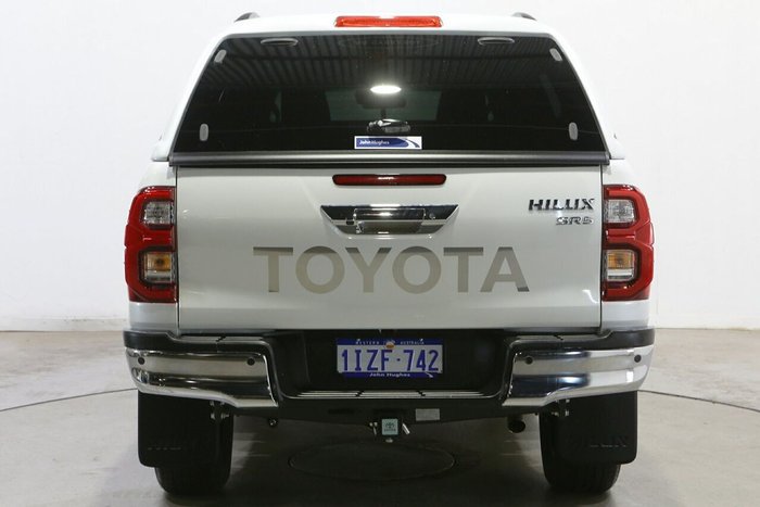 2023 Toyota Hilux SR5