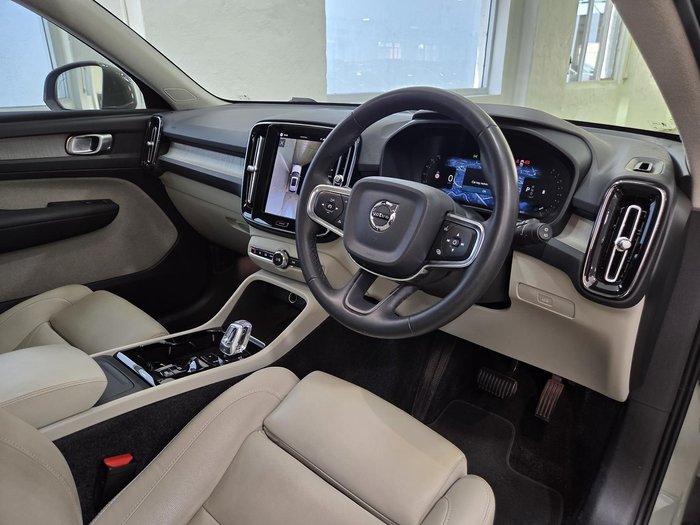 2022 Volvo XC40 Plus B4