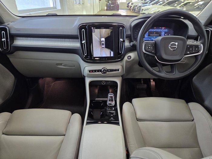 2022 Volvo XC40 Plus B4