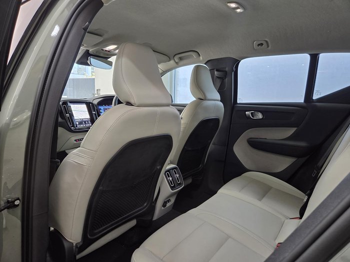 2022 Volvo XC40 Plus B4