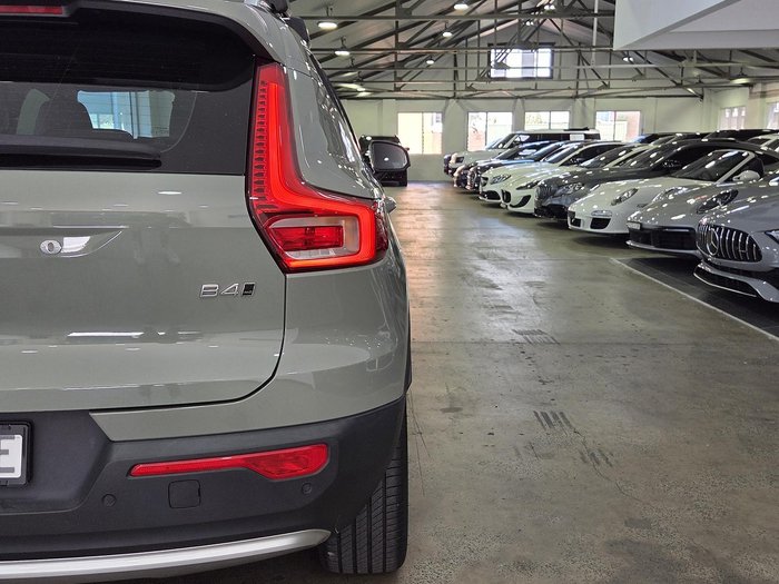 2022 Volvo XC40 Plus B4