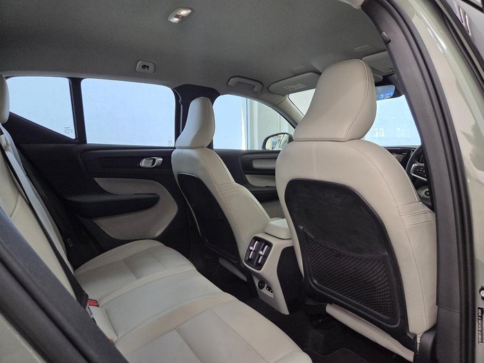 2022 Volvo XC40 Plus B4